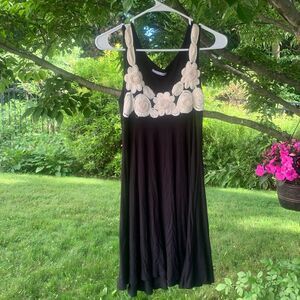 Sleeveless jersey knit dress with flower detail